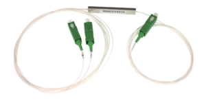 Mini splitter 1 fibre 900 µm SC/APC vers 2 fibres 900 µm SC/APC G657, 1 m